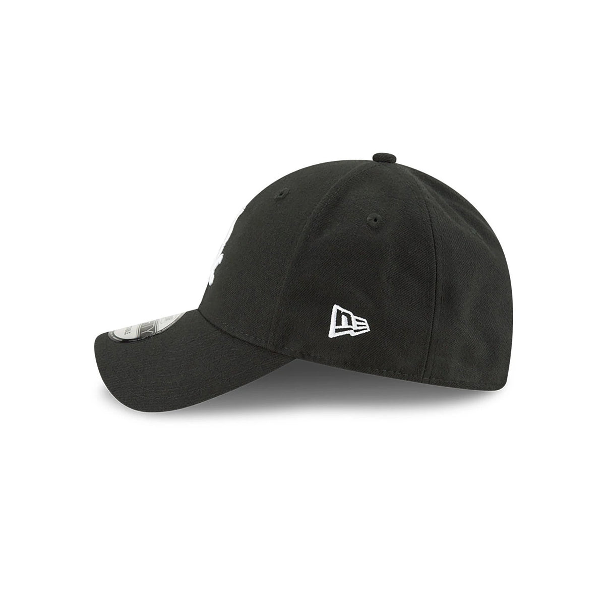Chicago White Sox The League Black New Era 9FORTY Cap, side view showing the white New Era flag logo embroidered on the left side, with a curved black visor and 9FORTY size sticker on top.