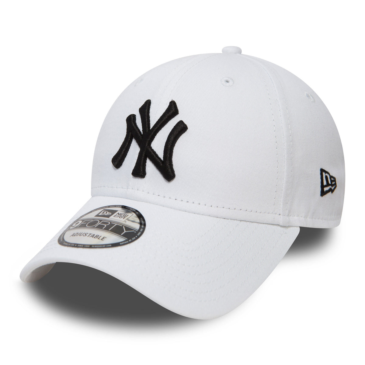 New York Yankees Essential White New Era 9FORTY Cap, three-quarter view with a raised black embroidered NY logo on the front panels, white curved visor featuring a 9FORTY size sticker, and New Era flag logo on the left side.