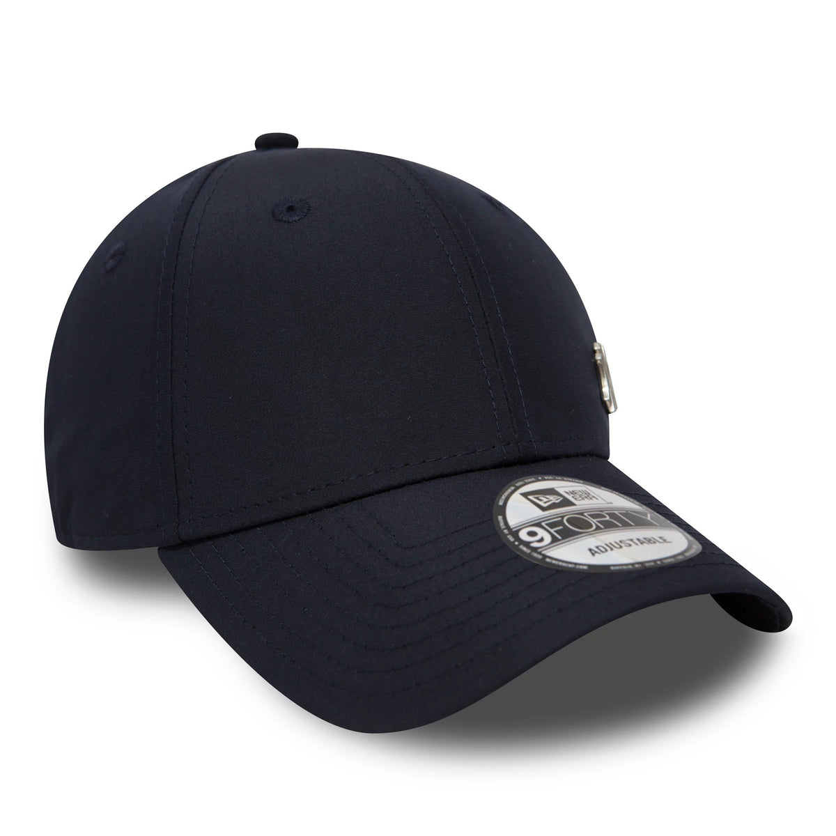 New York Yankees Flawless Navy New Era 9FORTY Cap, three-quarter view with a small silver Yankees logo on the front panel, rounded visor featuring a 9FORTY size sticker, and a navy top button centred on the crown.