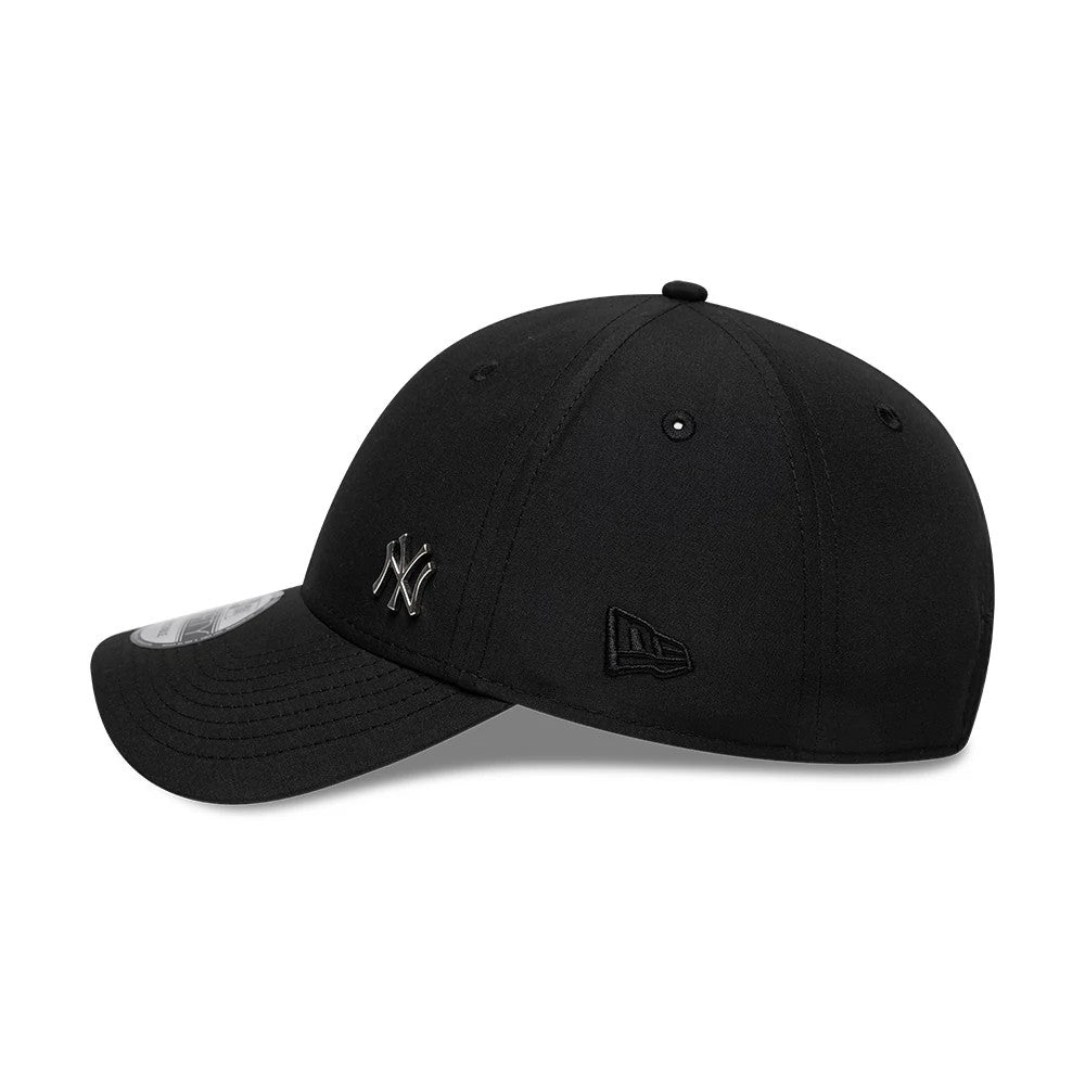 This is a New York Yankees Flawless Black 9FORTY Adjustable Cap 4
