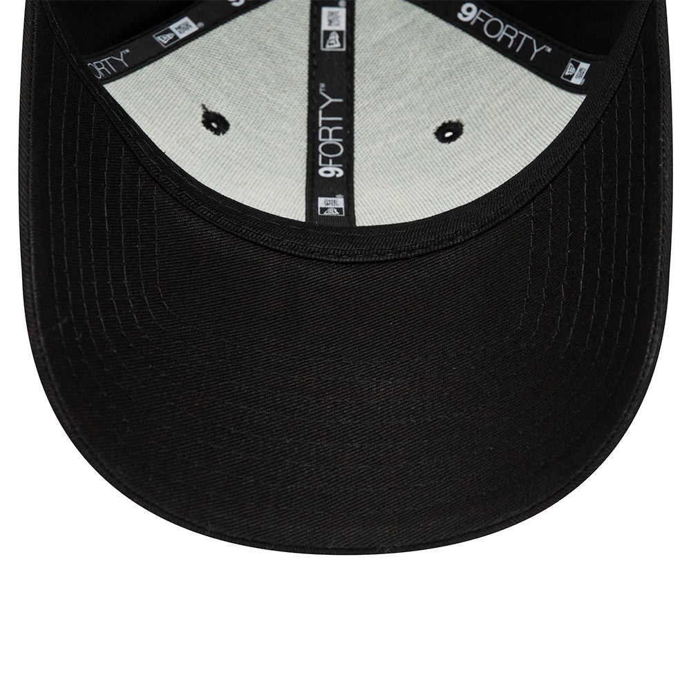 This is a Manchester United FC Youth Core Black 9FORTY Adjustable Cap 5