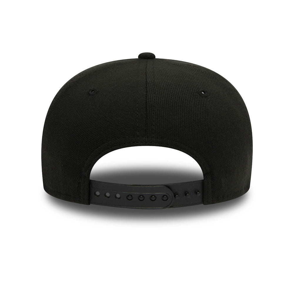 LA Lakers Black New Era 9FIFTY Stretch Snap Cap, rear view showing the black snapback closure centred at the back of the structured black crown, with matching black eyelets and a top button.