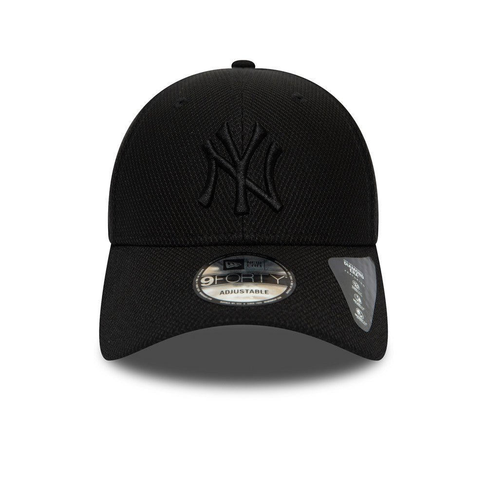 New York Yankees Diamond Era Black New Era 9FORTY Cap, front view showing the raised embroidered black NY logo centred on the structured crown, with a 9FORTY size sticker on the curved black visor.