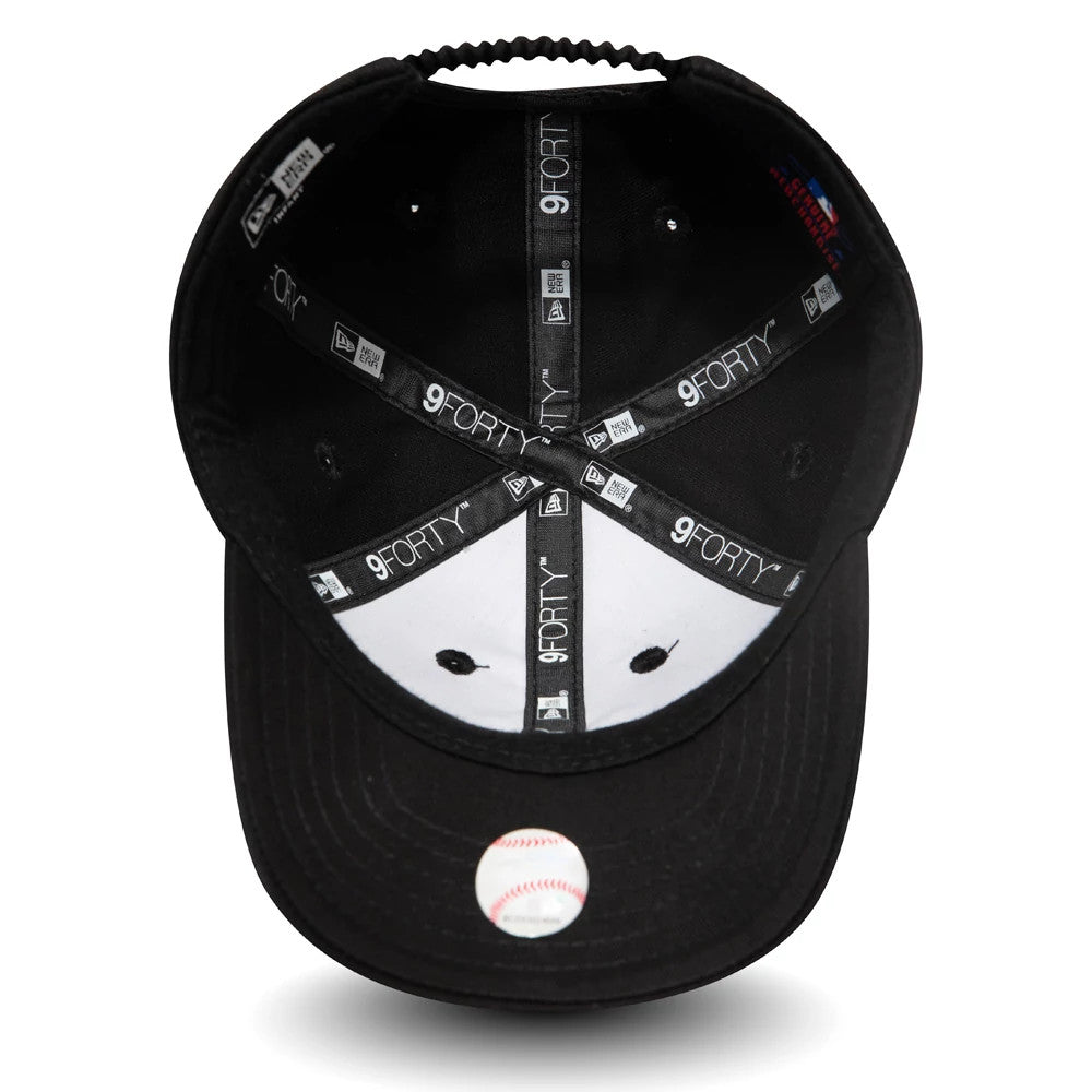 This is a New York Yankees Essential Infant Black 9FORTY Cap 4