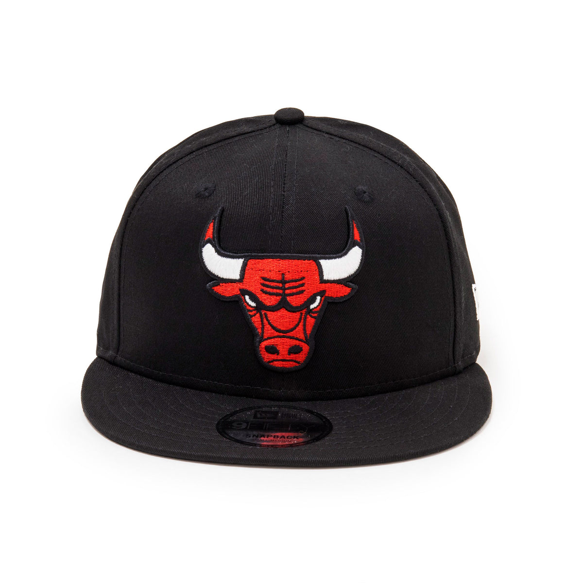Chicago Bulls Logo Black New Era 9FIFTY Cap, front view showing the raised embroidered red Bulls logo on the front panel, black visor with 9FIFTY size sticker, and a black top button on the crown.