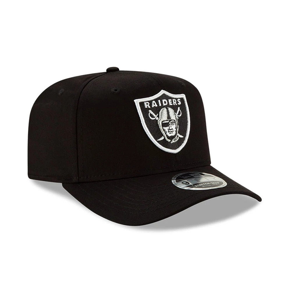 NFL Las Vegas Raiders Black New Era 9FIFTY Stretch Snap Cap, three-quarter view showing the raised embroidered Raiders logo on the front panel, curved black visor with a 9FIFTY size sticker and the top button matching the black crown.