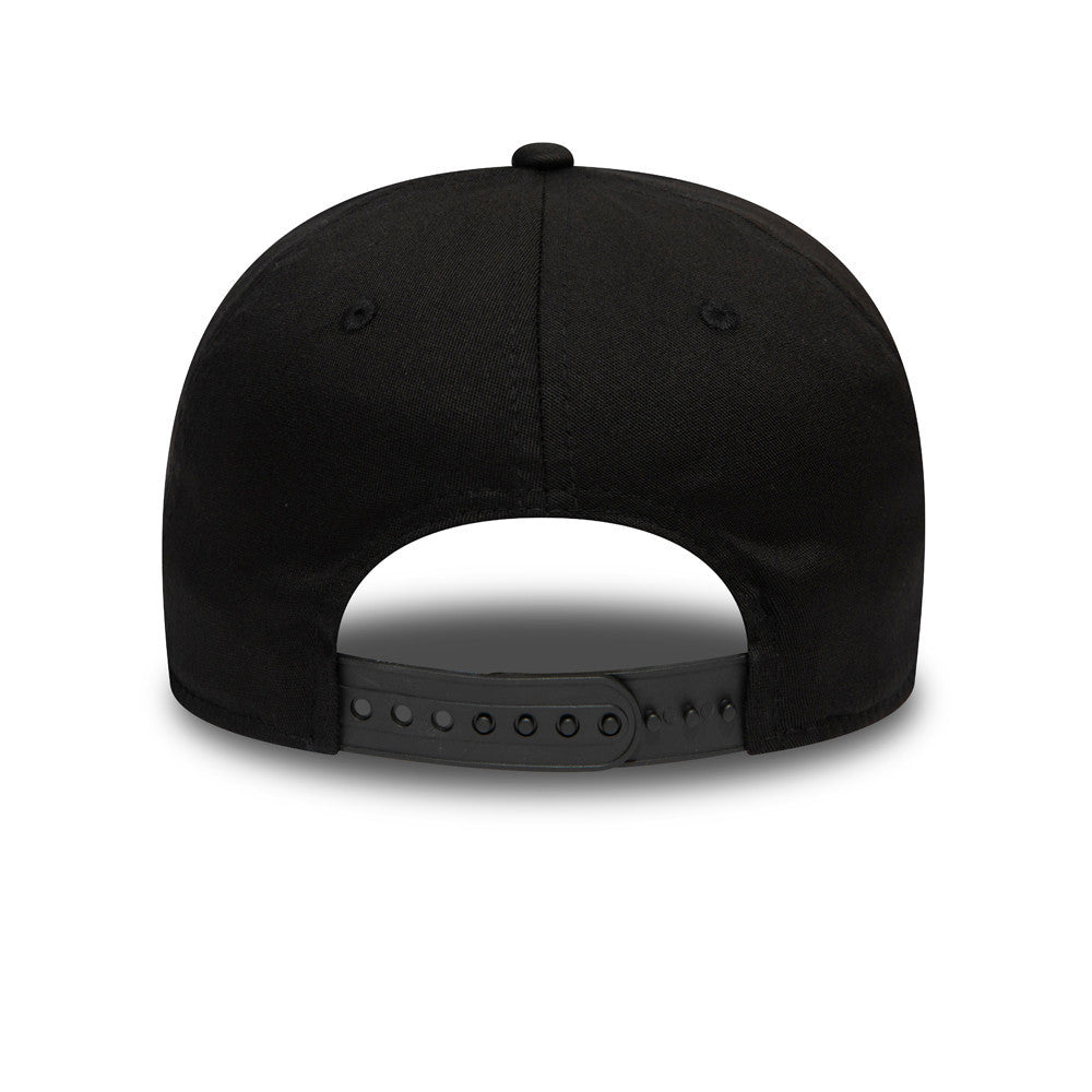 Chicago Bulls Tonal Black New Era 9FIFTY Stretch Snap Cap, rear view showing the black snapback closure and the sleek contour of the structured black crown, featuring distinct black eyelets and a matching top button.