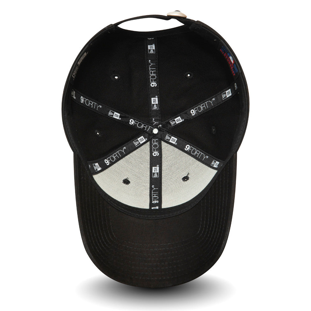 This is a New York Yankees Essential Logo Black 9FORTY Cap 5