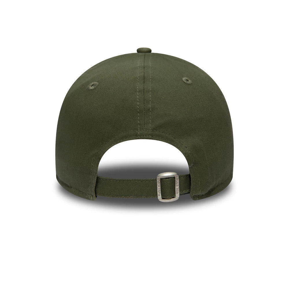 New York Yankees Kids Khaki New Era 9FORTY Cap, rear view showing the curved crown, matching khaki adjustable strap with a metal buckle clasp, and embroidered eyelets, without additional back logo.