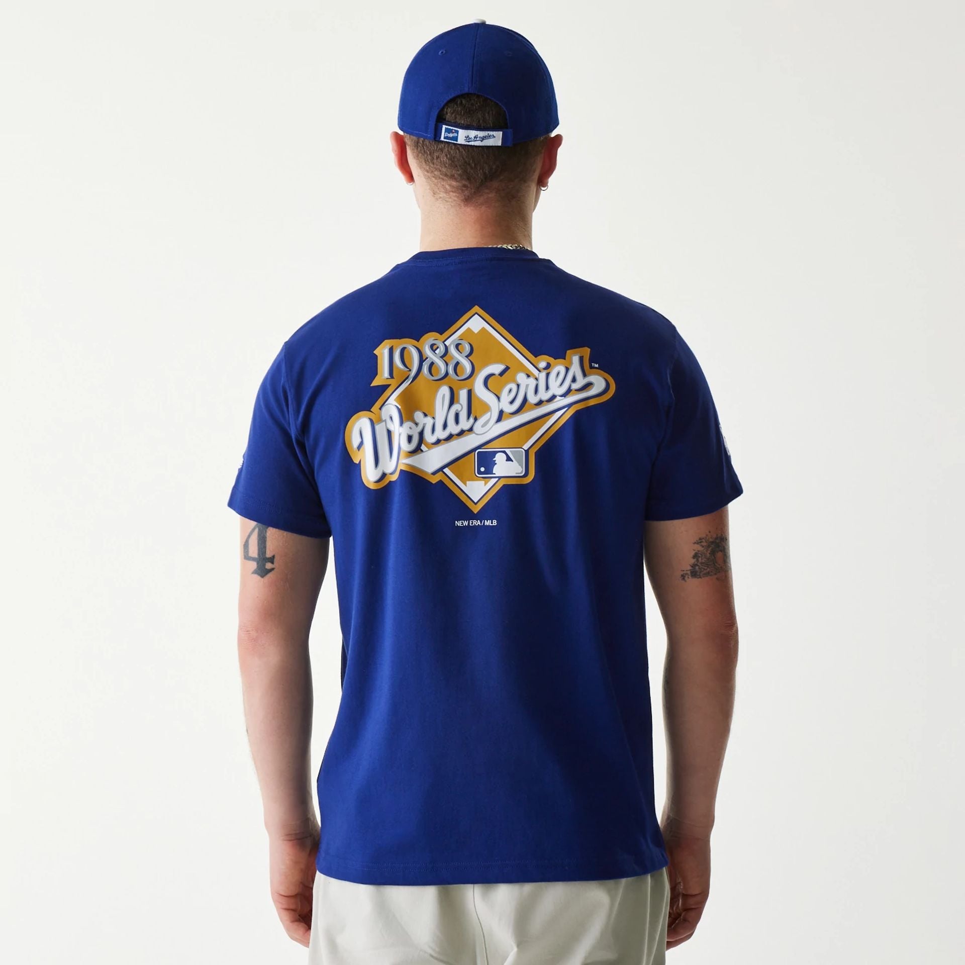 The Male model is wearing LA Dodgers MLB 59FIFTY Pack Cloud Dark Blue T-Shirt 2