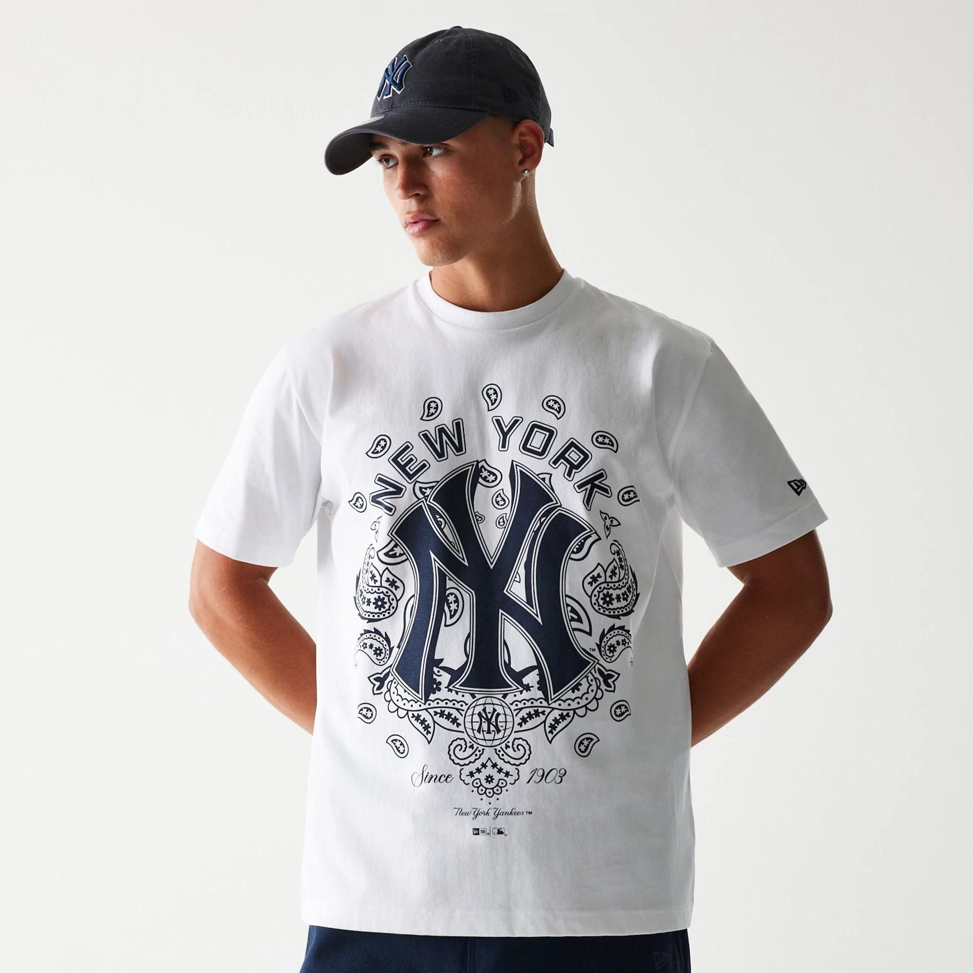 The Male model is wearing New York Yankees New Era Paisley White Oversized T-Shirt 1