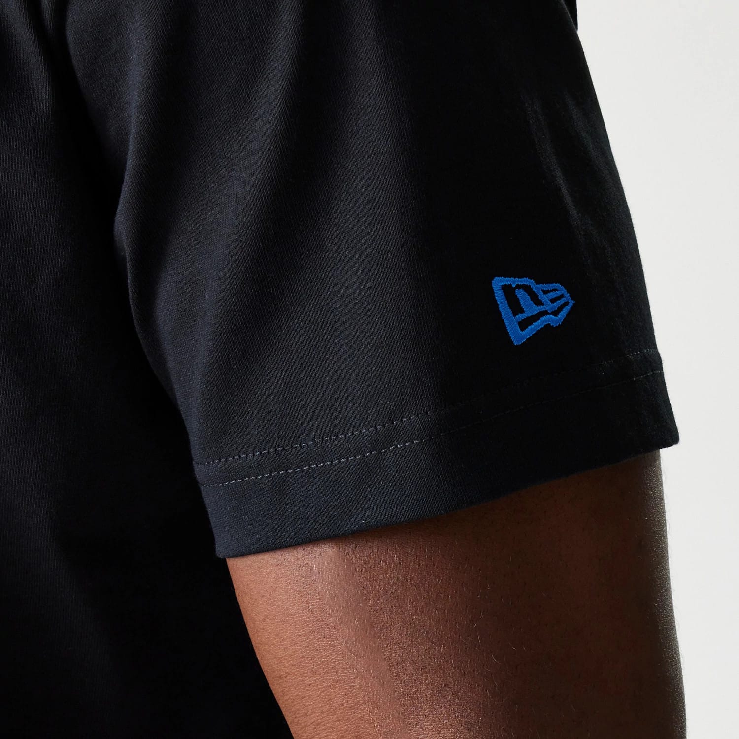 The Male model is wearing LA Dodgers MLB Paisley Black Oversized T-Shirt 4