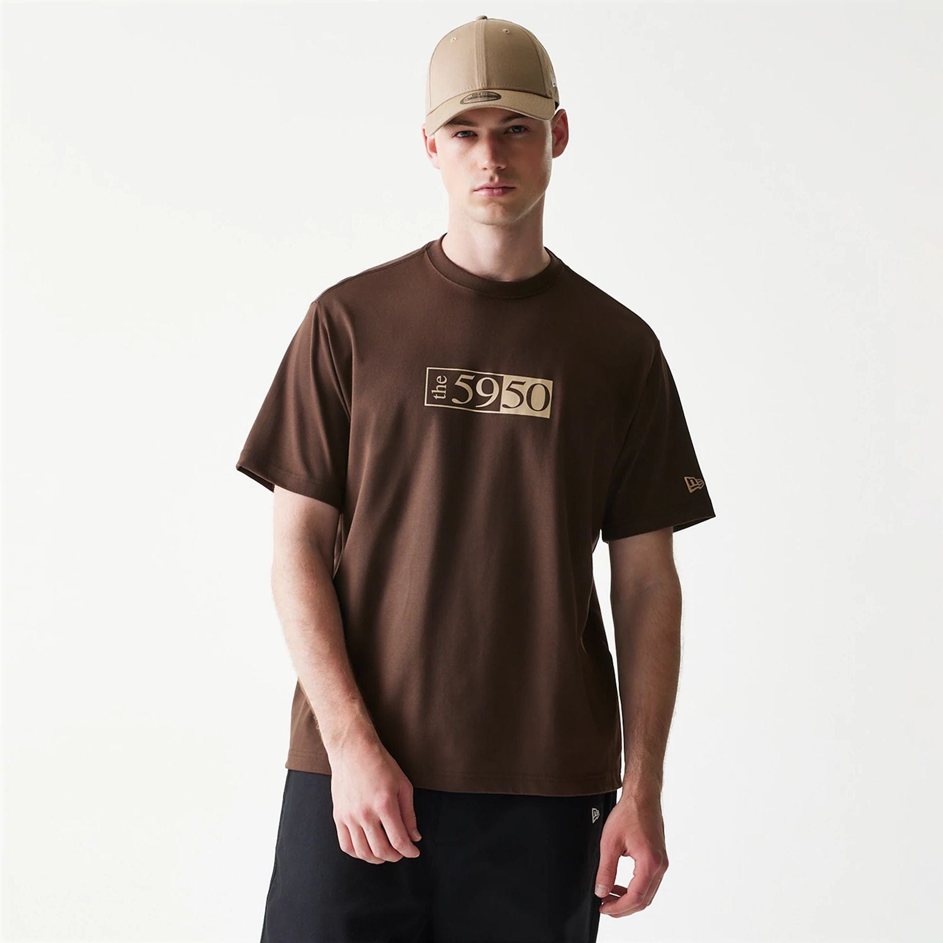 The Male model is wearing Low Profile 59FIFTY Fitted Cap Description Brown T-Shirt 1