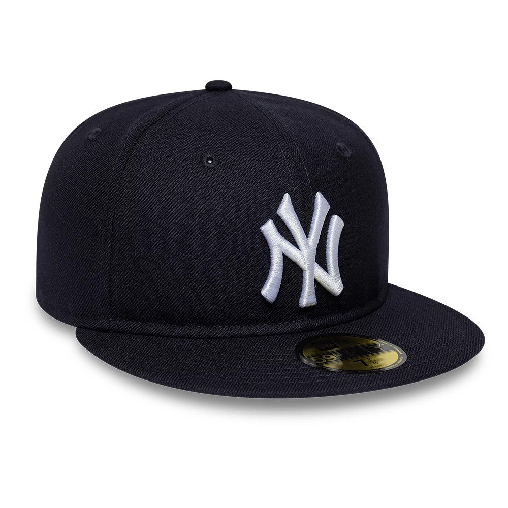 New York Yankees MLB Soft Buckram Navy New Era 59FIFTY Fitted Cap, front view showing the raised white embroidered NY logo on the front panel, with a flat visor and gold 59FIFTY size sticker.