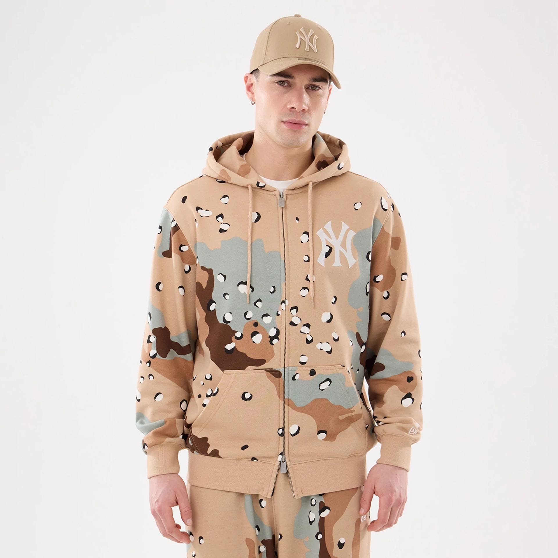 The model is wearing this MLB Camo New York Yankees 2 Way Full Zip Hoodie in Desert Camo. 1