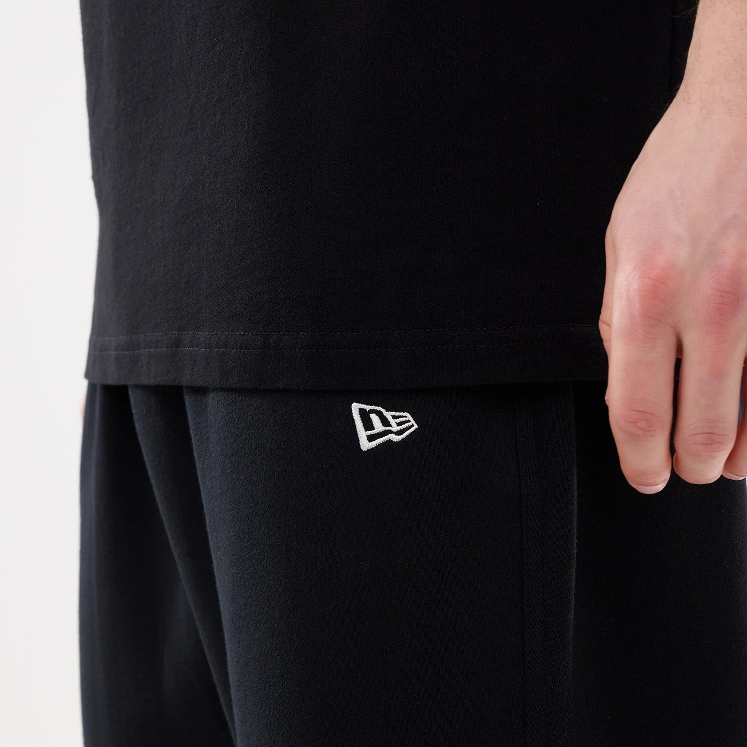 The model is wearing this MLB Comfort New York Mets Joggers in black. 4