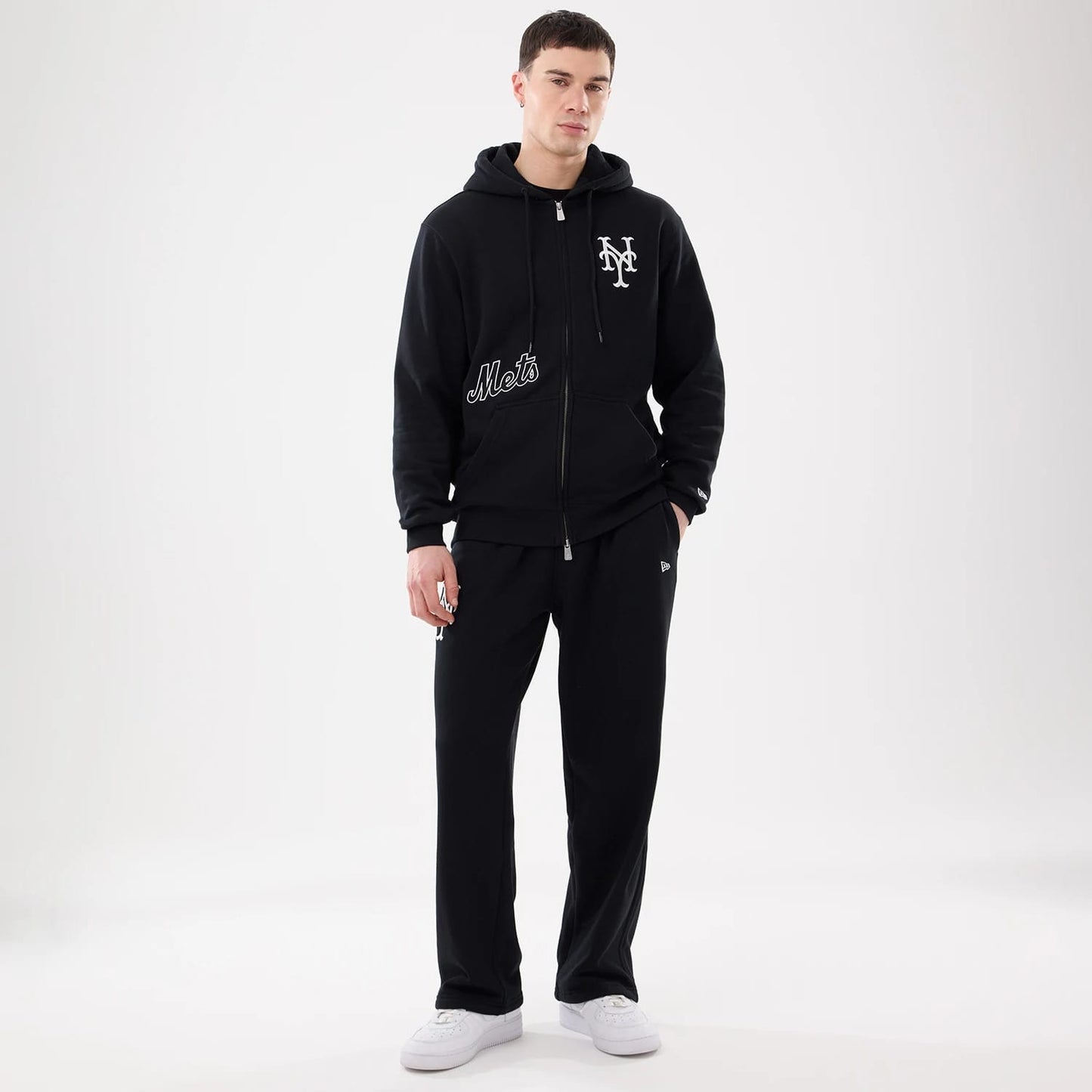 The model is wearing this MLB Comfort New York Mets Joggers in black. 8