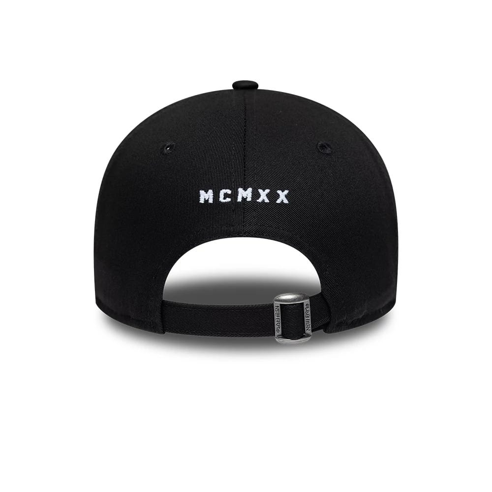 Pictured is this New Era Street Archived New Era Heritage 1920 9FORTY cap in black. 2