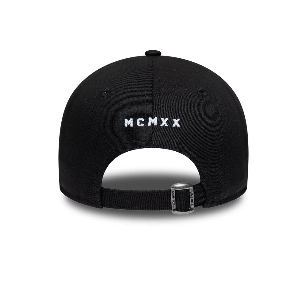 Pictured is this New Era Street Script Archived New Era Heritage 1920 9FORTY cap in black. 2