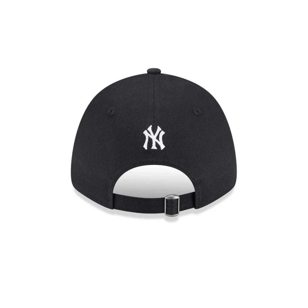 Pictured is this MLB Mix League New York Yankees 9FORTY cap in black. 4