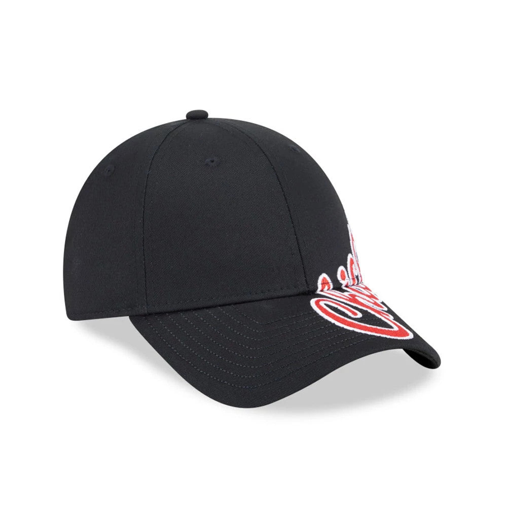 Chicago Bulls NBA Mix League Black New Era 9FORTY Adjustable Cap, three-quarter view showing raised red and white Chicago script logo embroidery on the front panel and top button on a curved black visor.