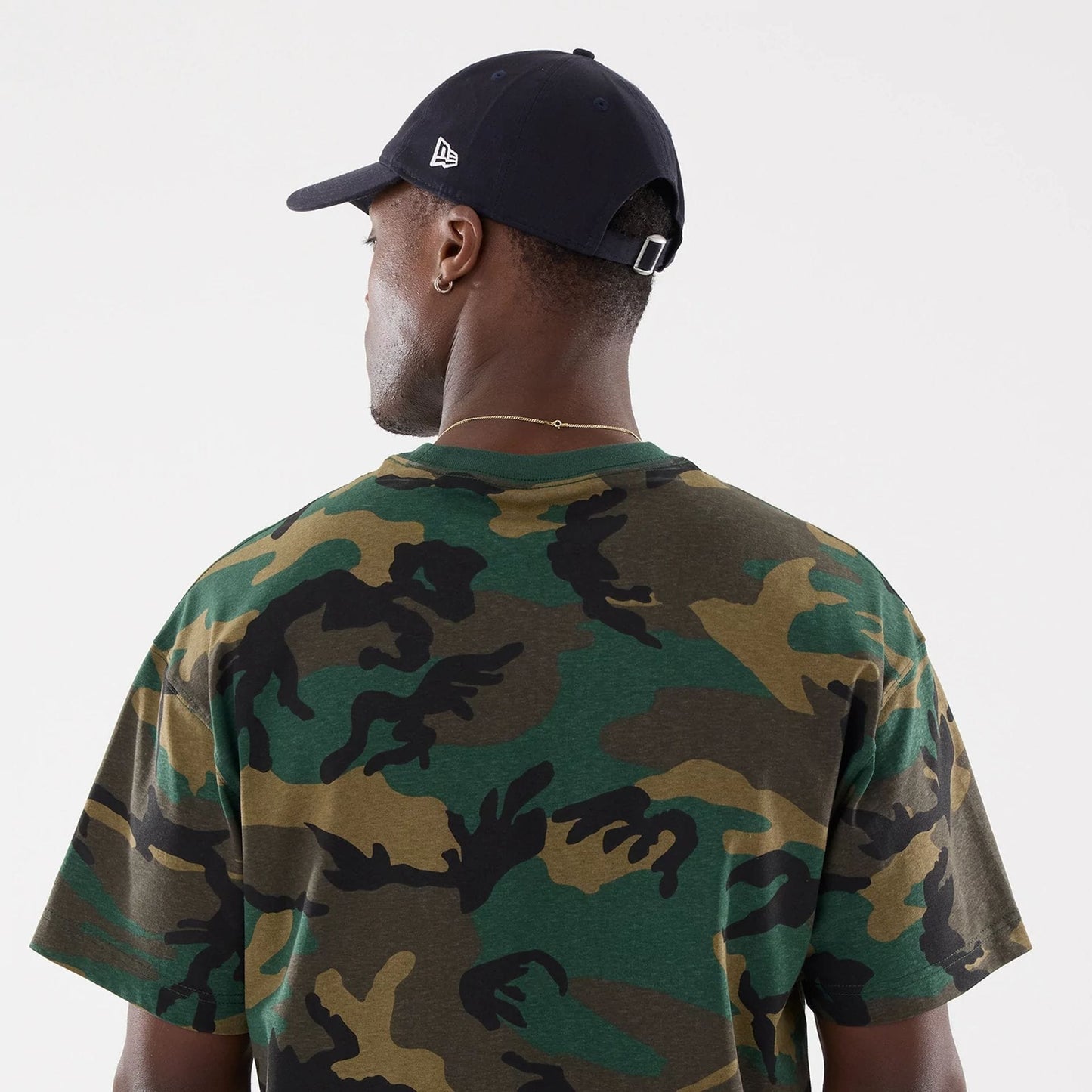 The model is wearing this MLB Camo New York Yankees T-Shirt in Woodland Camo. 7