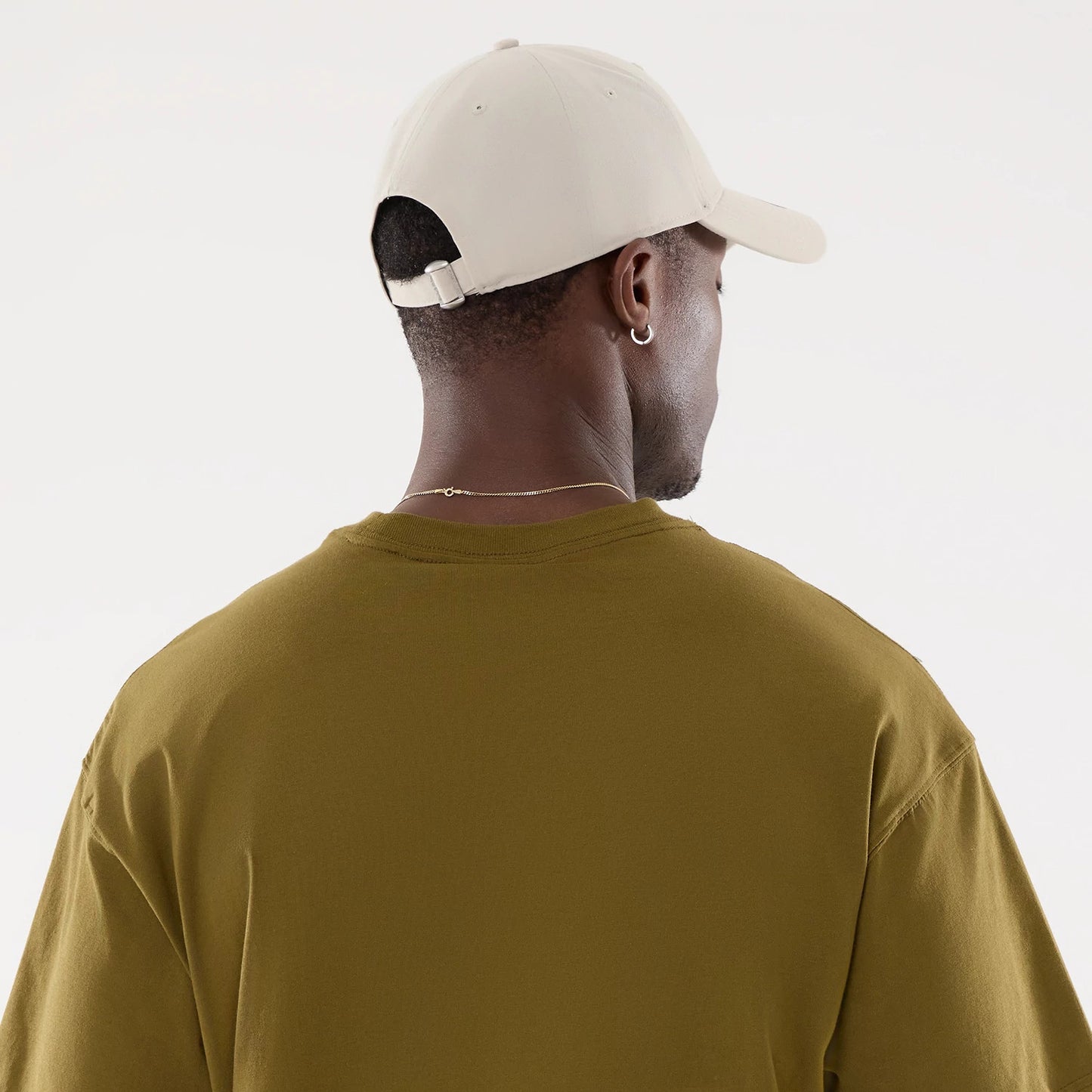 The model is wearing this MLB New York Yankees T-Shirt in Brown. 7