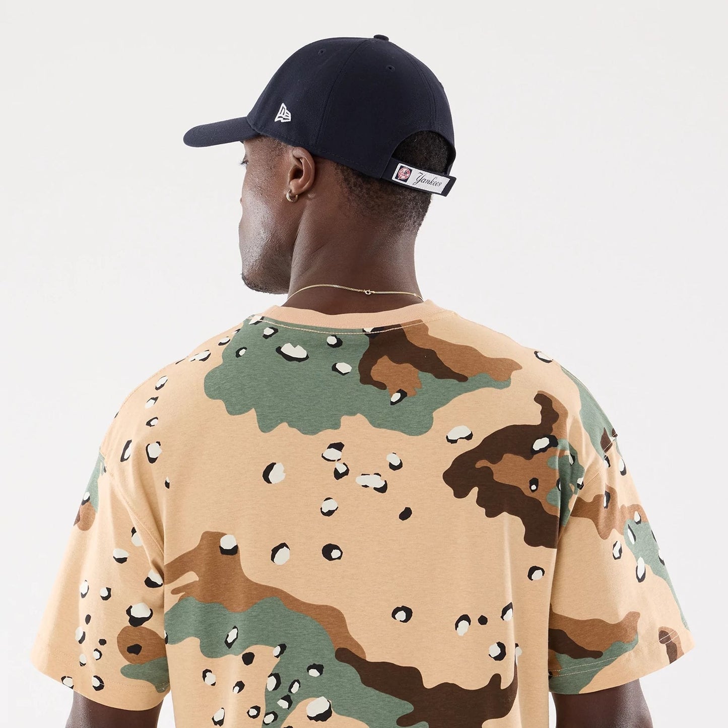 The model is wearing this MLB Camo New York Yankees T-Shirt in Desert Camo . 7