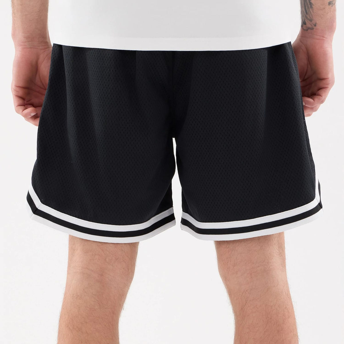 The model is wearing this MLB Comfort New York Mets Oversized Shorts in navy. 7