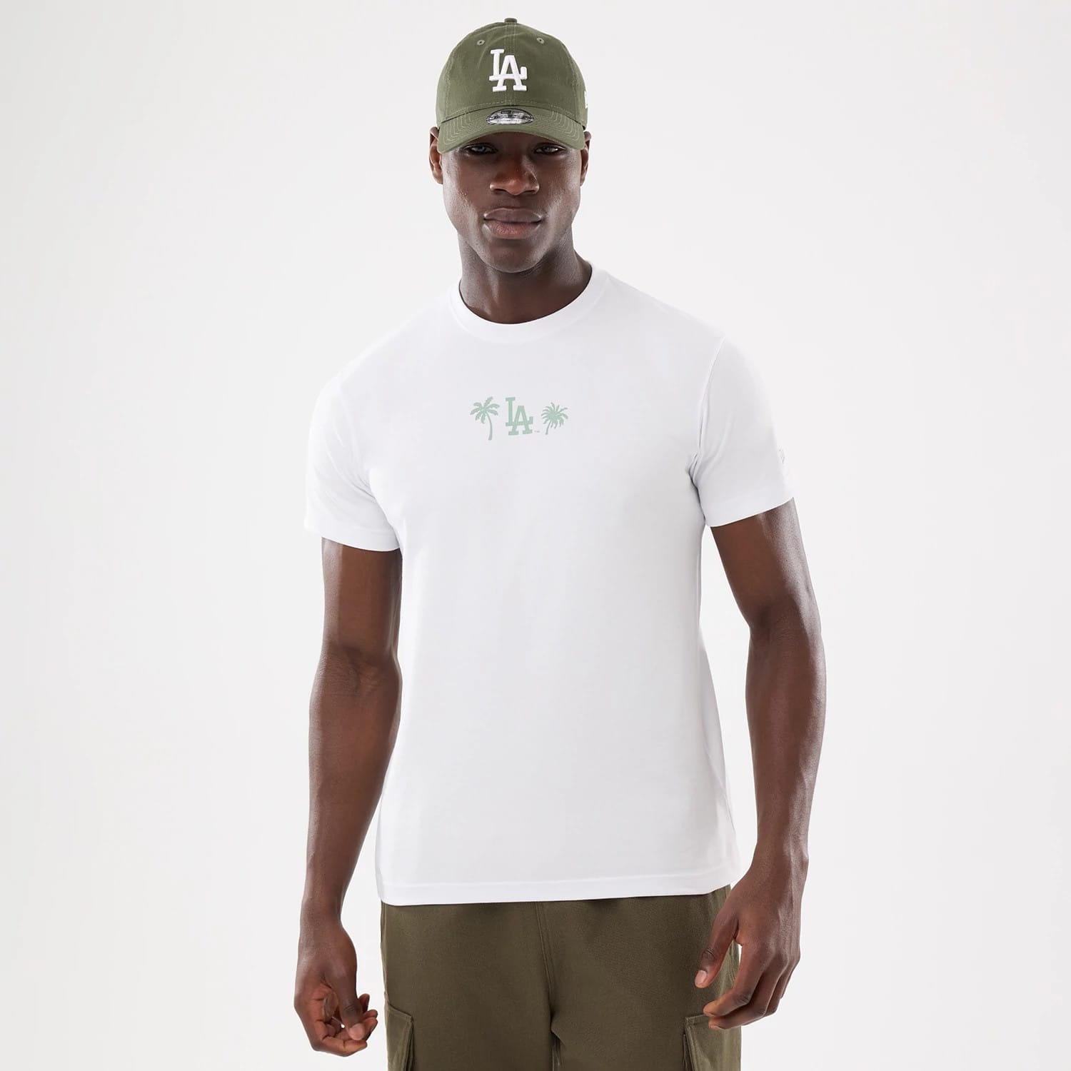 The model is wearing this MLB Resort LA Dodgers T-Shirt in white. 1