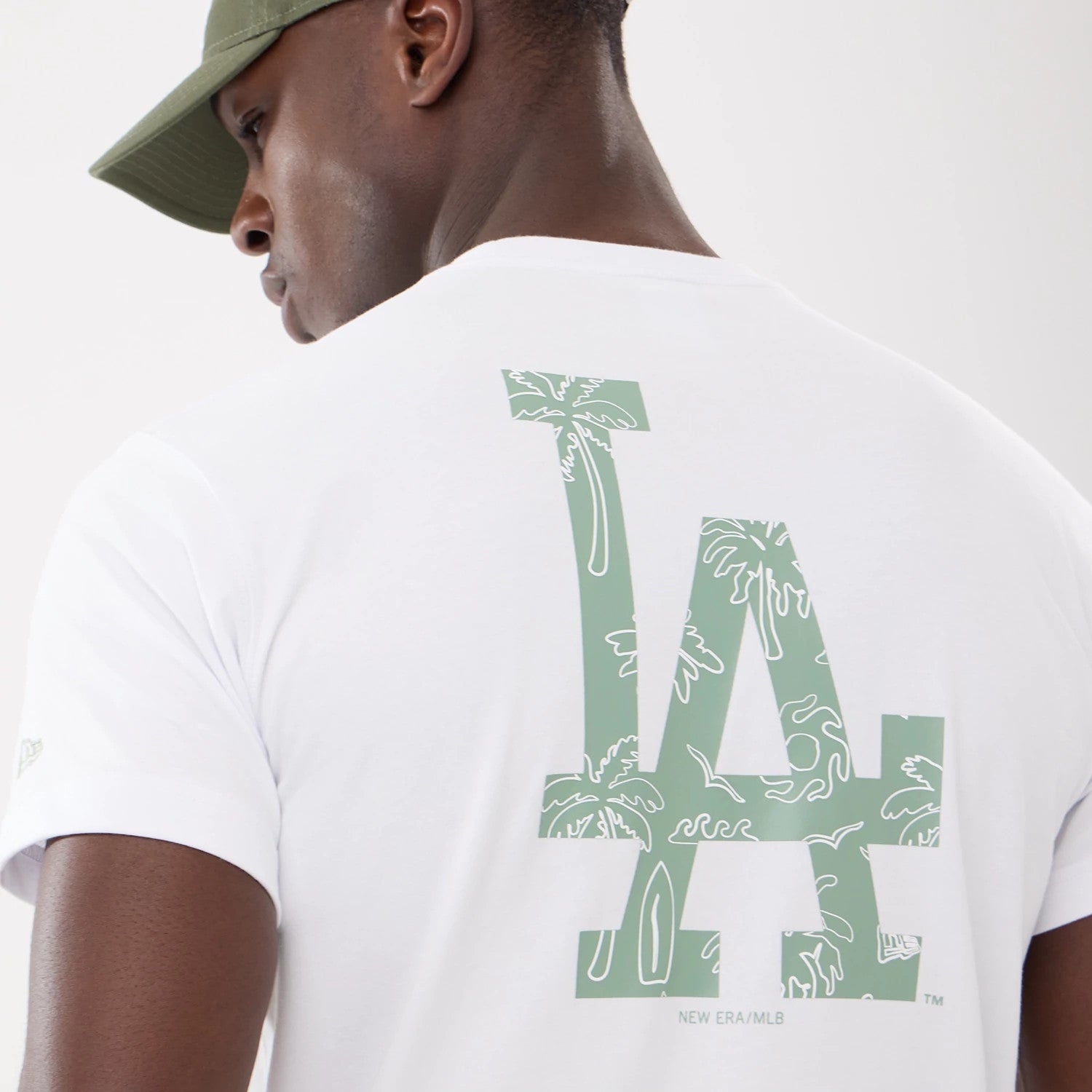 The model is wearing this MLB Resort LA Dodgers T-Shirt in white. 4