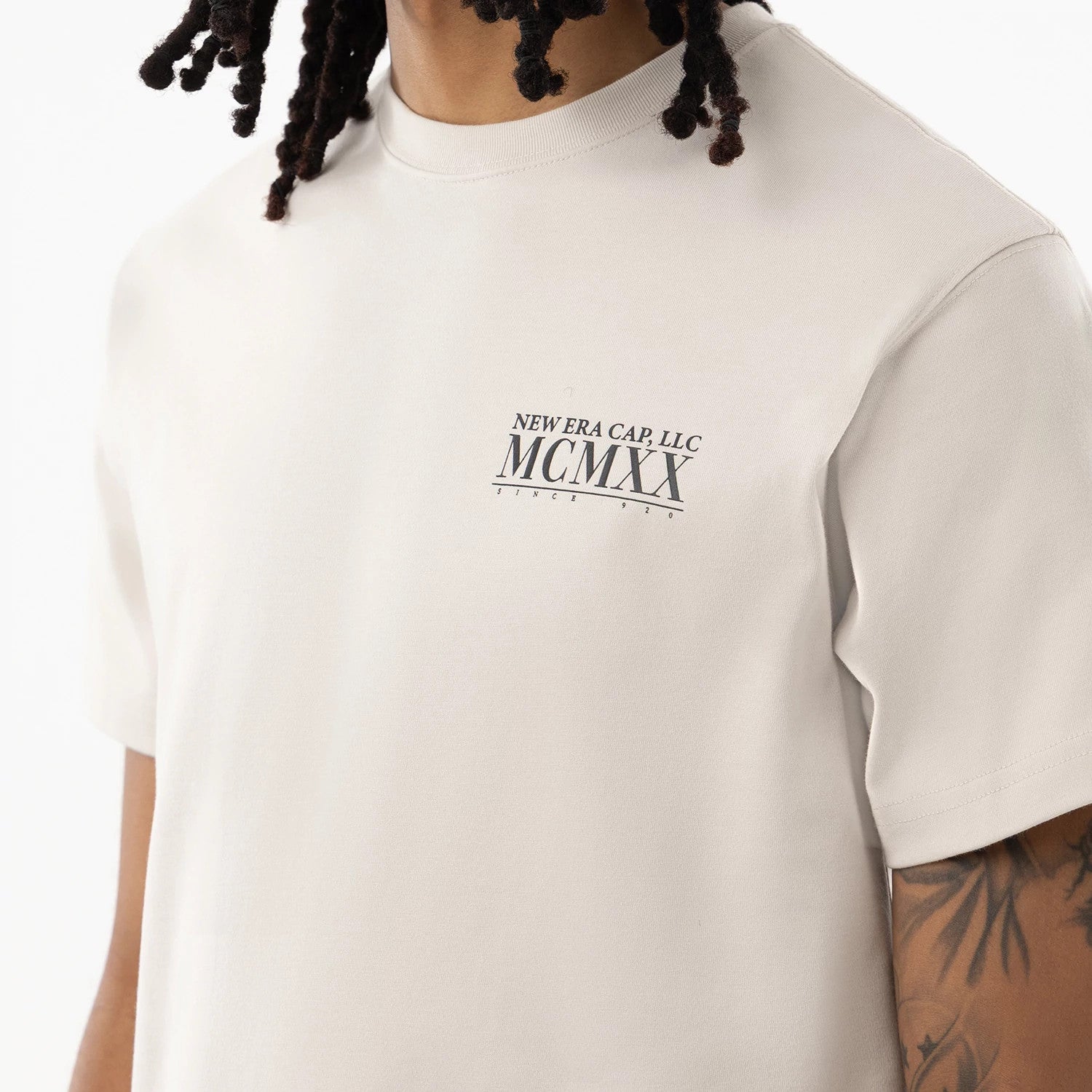The model is wearing this New Era Heritage T-Shirt in Cream. 3