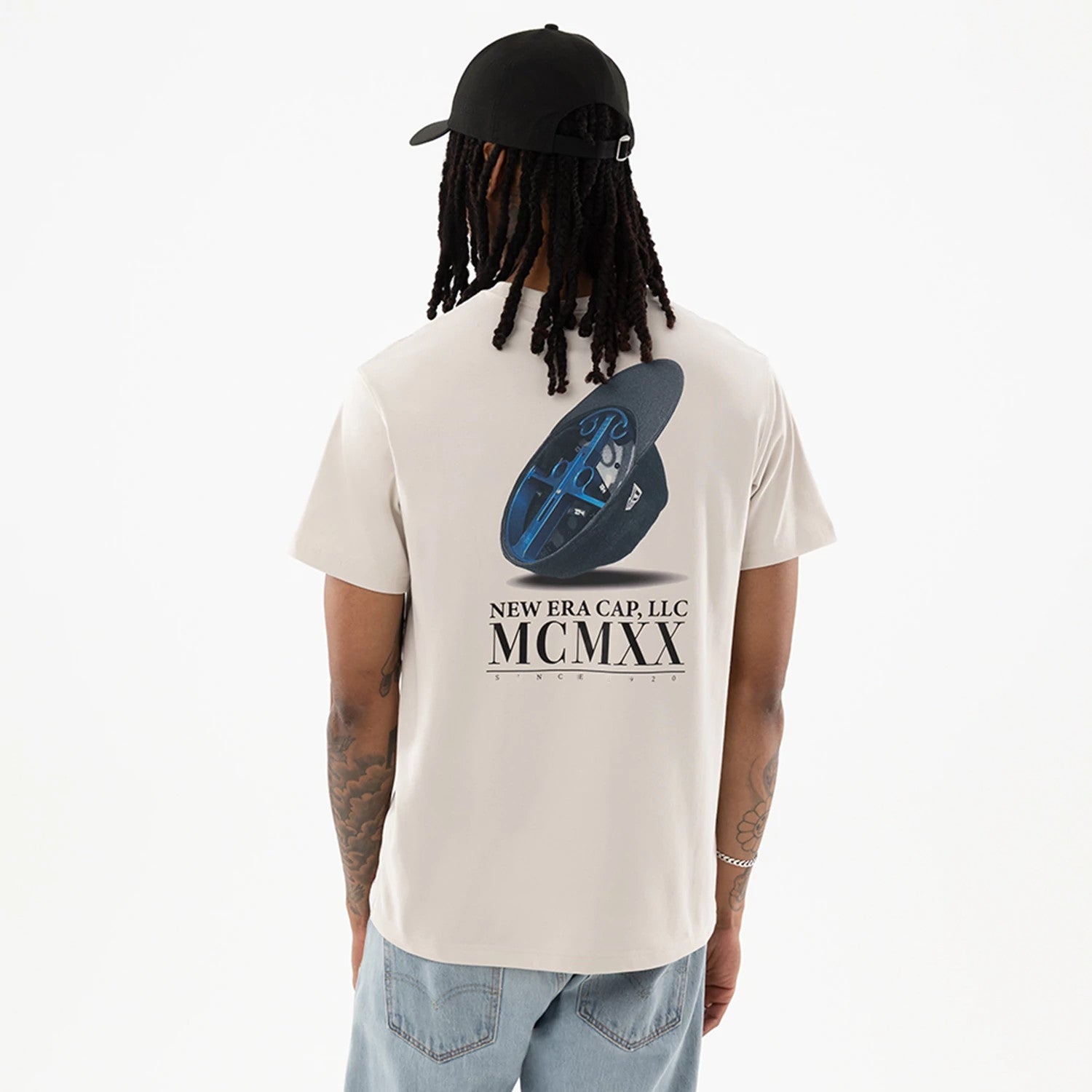The model is wearing this New Era Heritage T-Shirt in Cream. 2