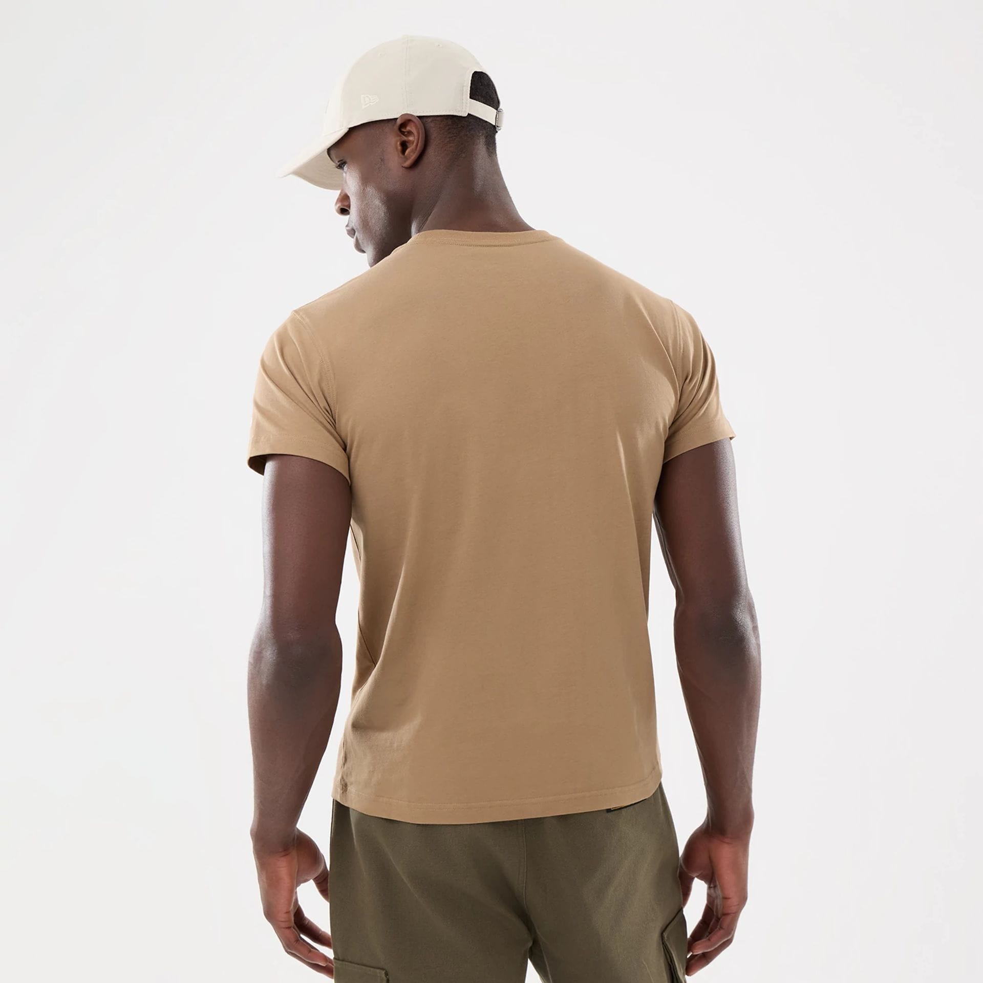 The model is wearing this New Era Earth Day T-Shirt in beige/khaki. 2