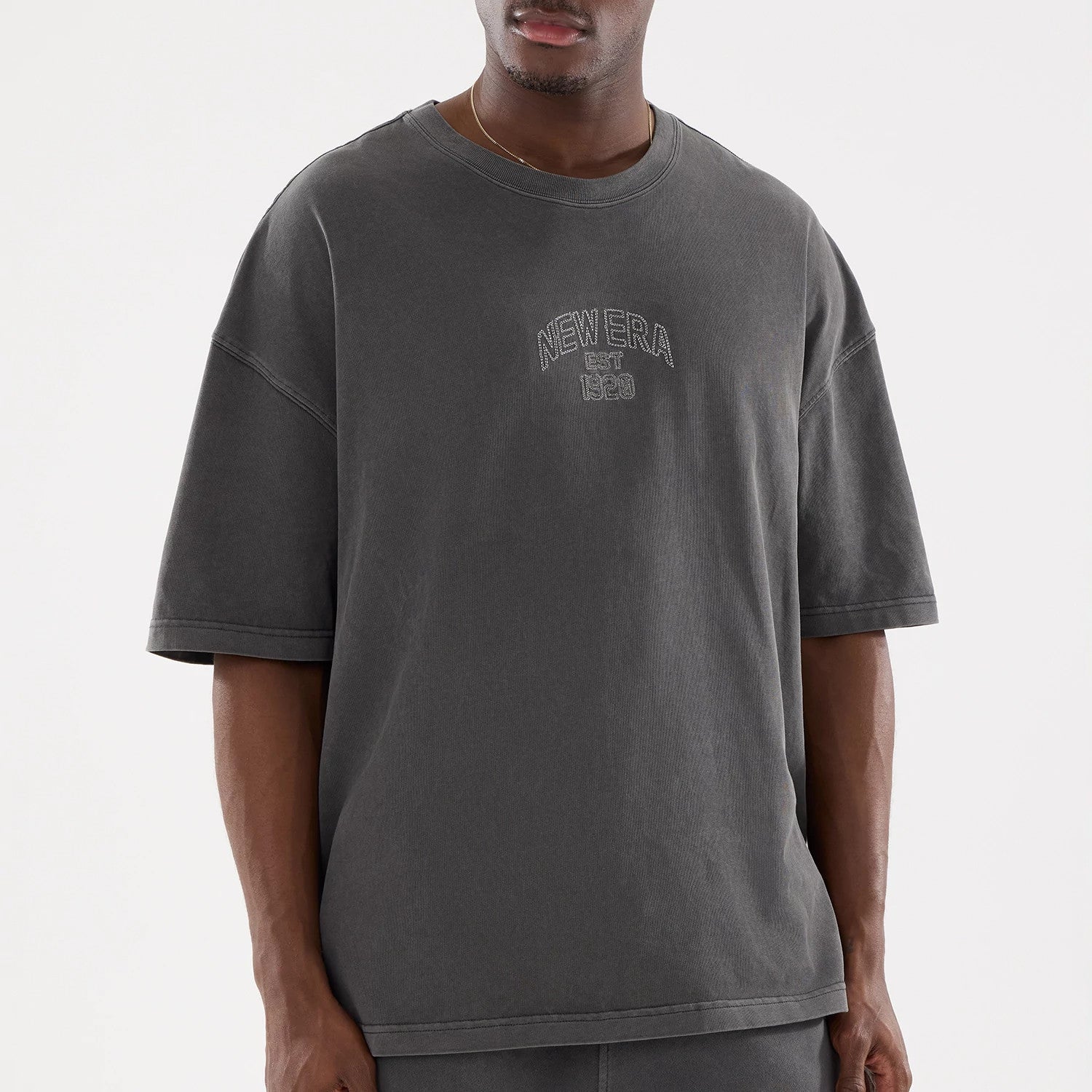 The model is wearing this New Era Street Archived Oversized T-Shirt in black. 3