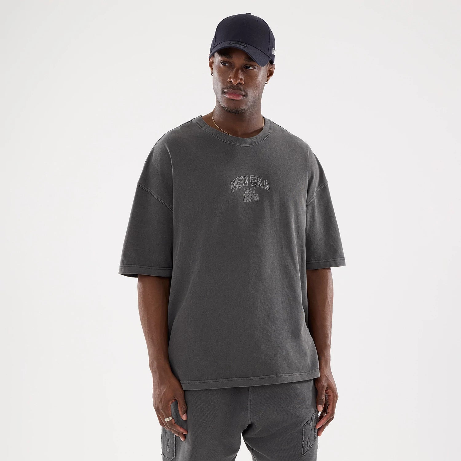 The model is wearing this New Era Street Archived Oversized T-Shirt in black. 1