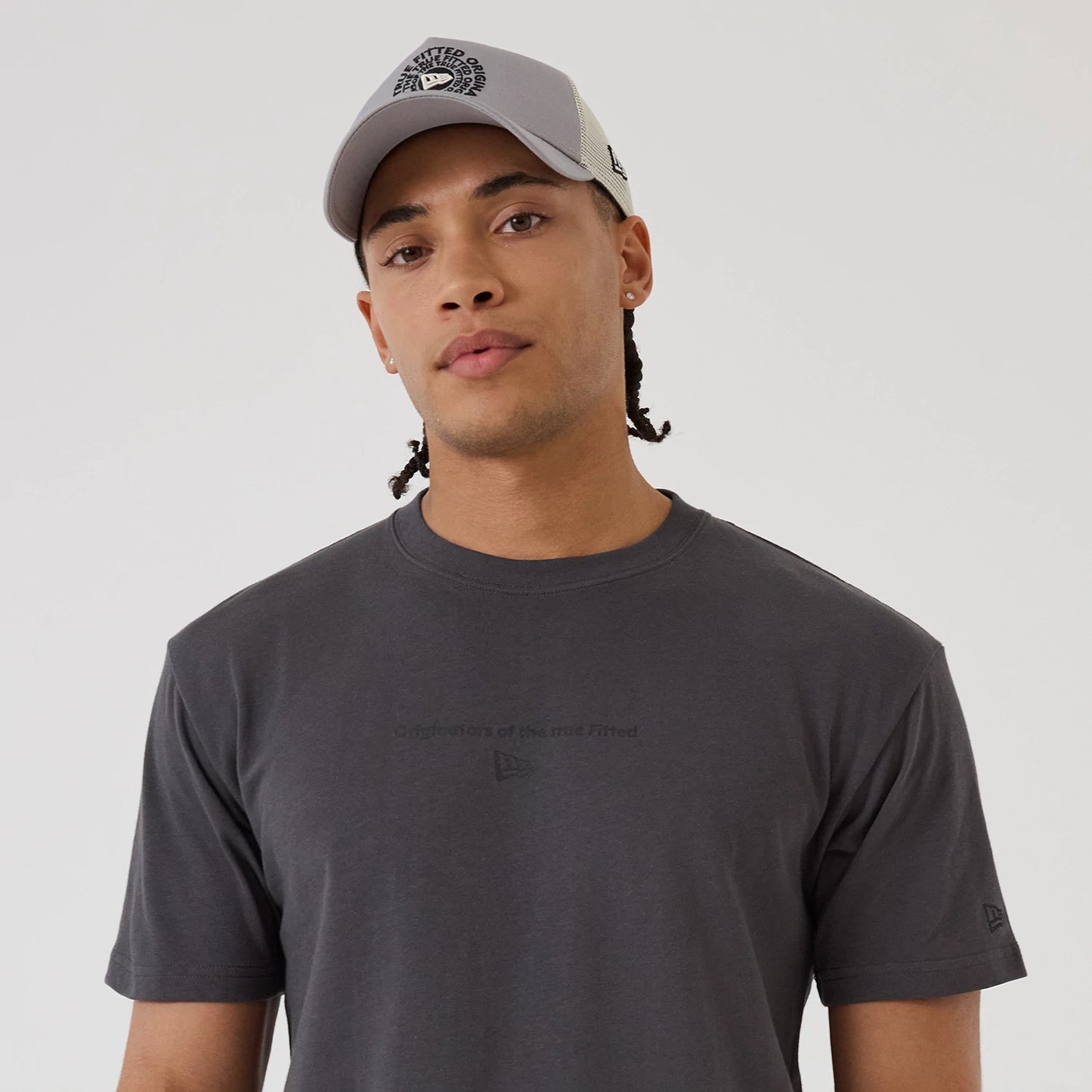 The model is wearing this New Era Circle T-Shirt in Grey. 7