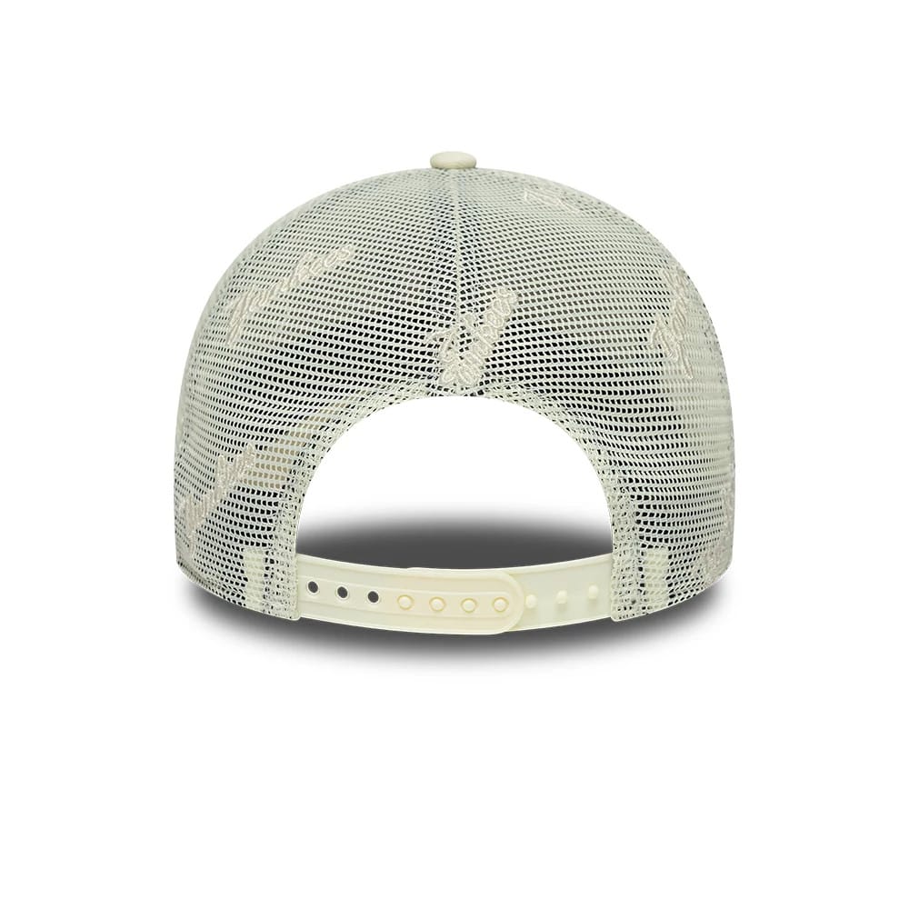 Pictured is this MLB Mesh New York Yankees 9FORTY A-Frame Trucker cap in cream. 4