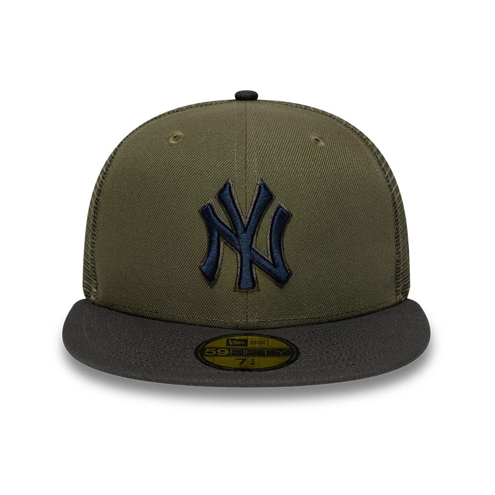 Pictured is this MLB Hydrangea New York Yankees 59FIFTY Fitted cap in green. 3