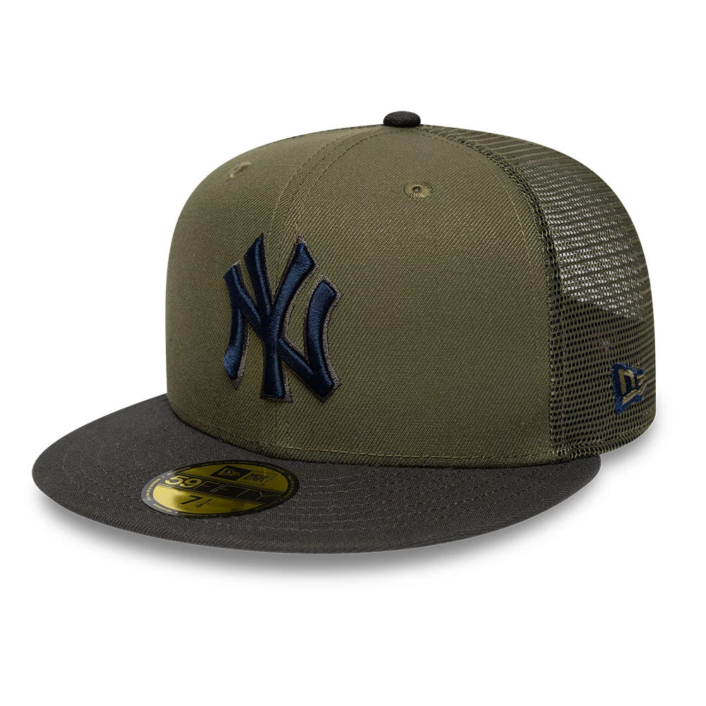 New York Yankees MLB Hydrangea Green New Era 59FIFTY Fitted Cap, front view showing navy raised embroidery logo on the front panels, hydrangea green mesh back, and a gold 59FIFTY size sticker on the dark green visor.
