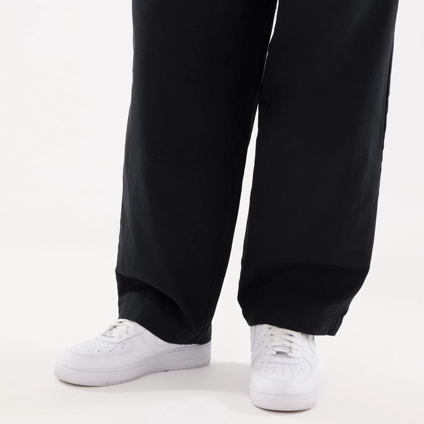 The model is wearing this New Era Balloon Leg Trousers in black. 7