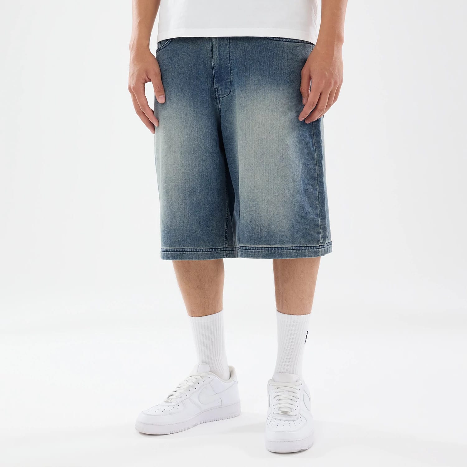 The model is wearing this New Era Washed Bermuda Shorts in blue. 1