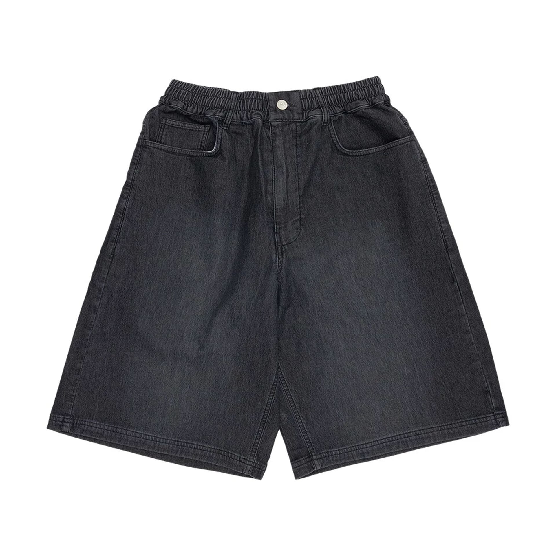 The model is wearing this New Era Washed Bermuda Shorts in black. 1