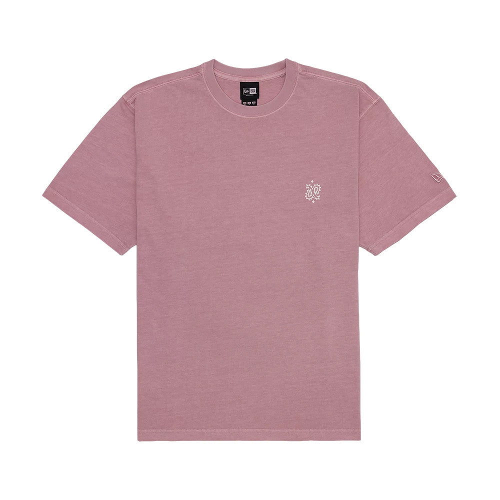 The model is wearing this New Era Paisley T-Shirt in pink. 1