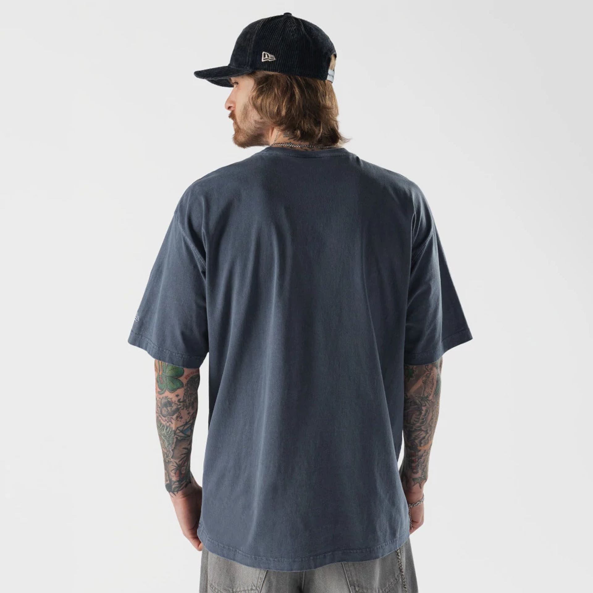 The model is wearing this New Era Originators T-Shirt in navy. 2