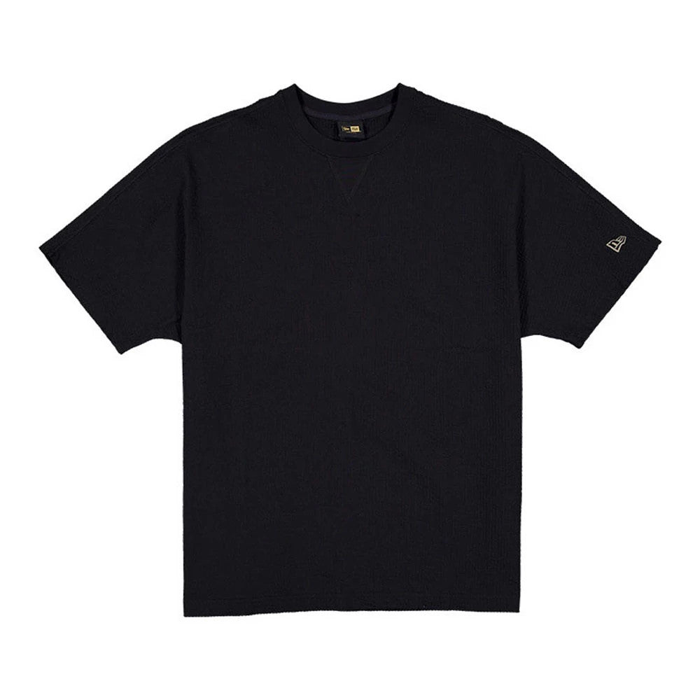 The model is wearing this New Era Black Label Seersucker T-Shirt in black. 1
