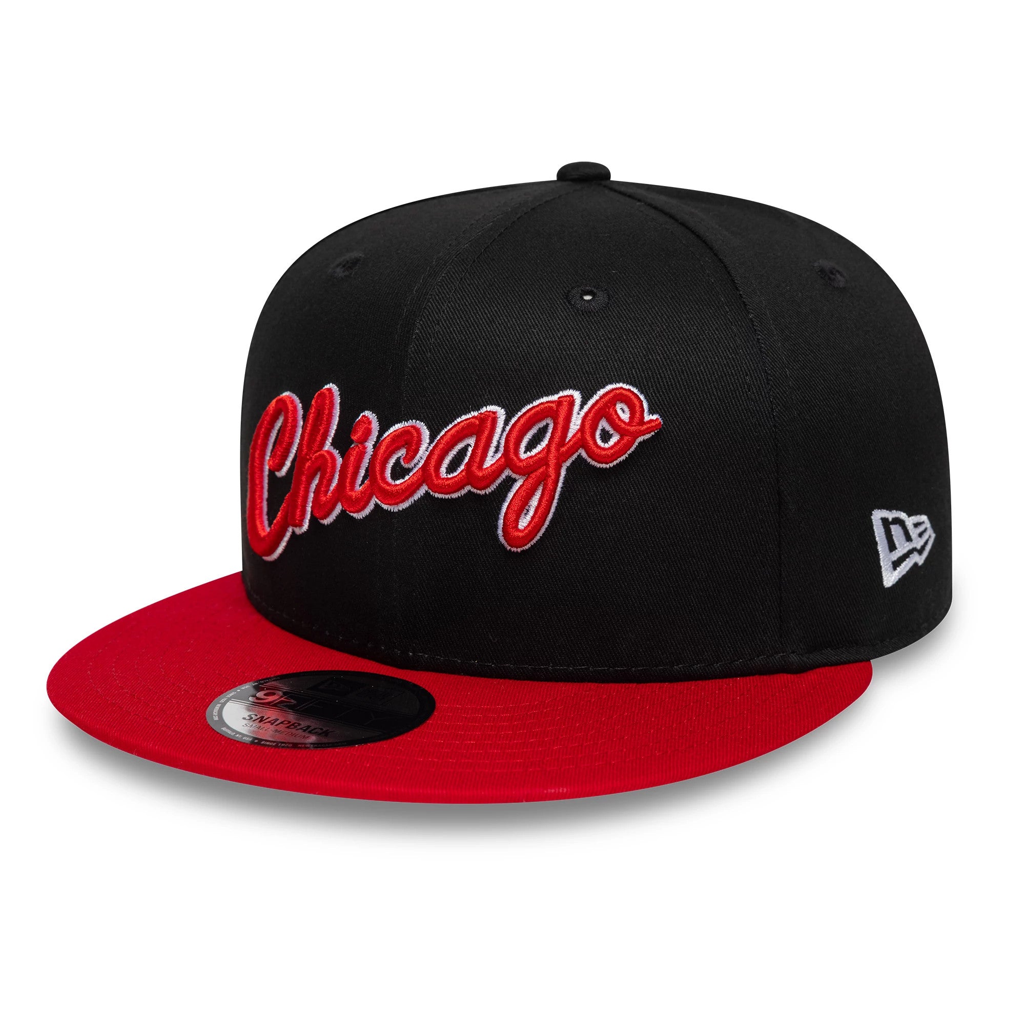 Pictured is this NBA Hardwood Classic Chicago Bulls 9FIFTY Snapback cap in black & red. 3