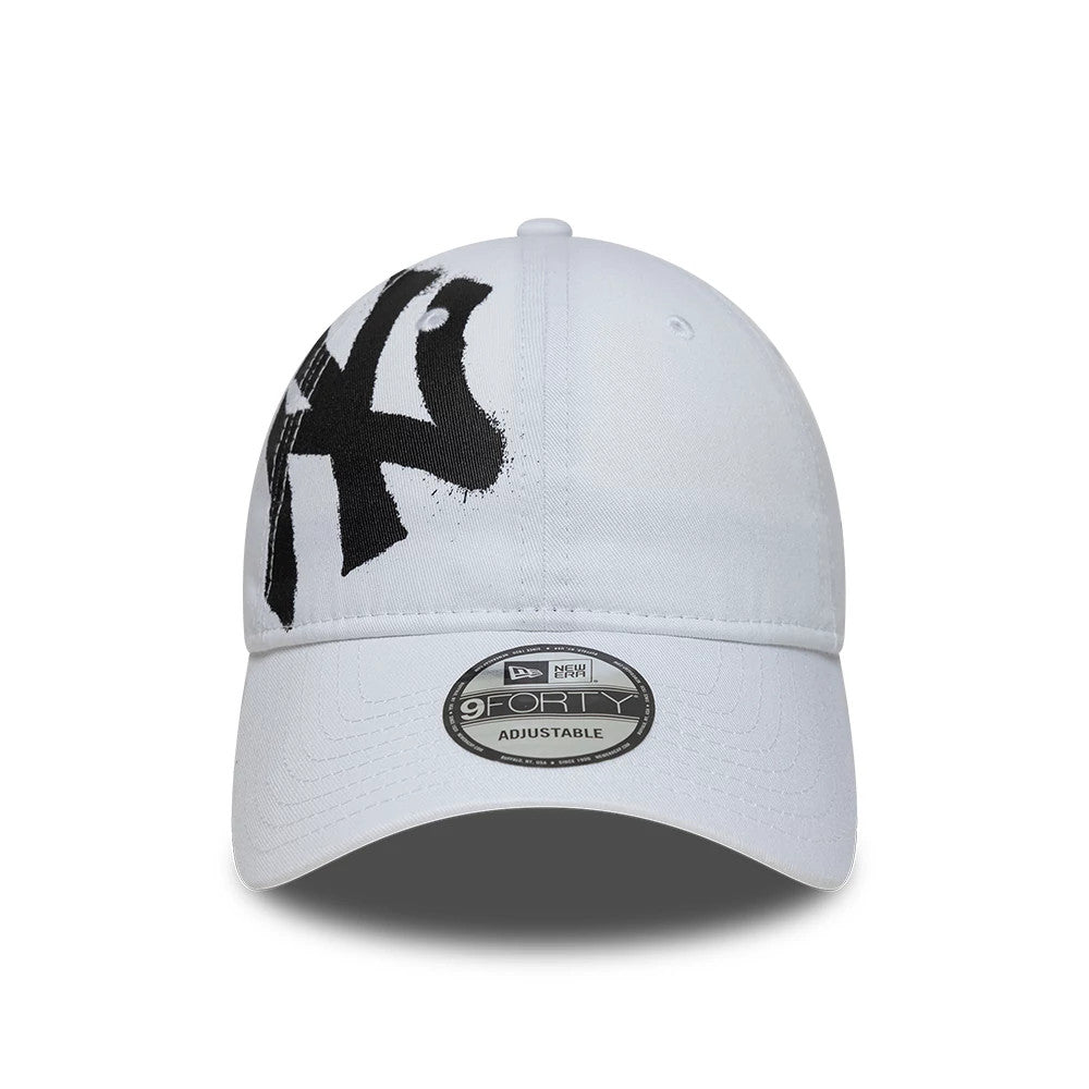 New York Yankees MLB Spray Paint White New Era 9FORTY Adjustable Cap, front view with a black spray paint effect NY logo on the white front panel and a 9FORTY size sticker on the curved visor.