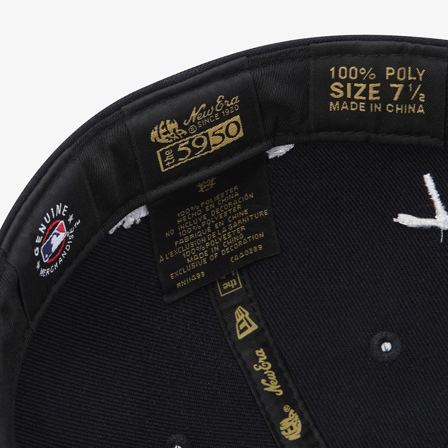 Pictured is this MLB 59FIFTY Day New York Yankees Split Panel 59FIFTY Fitted cap in navy. 12