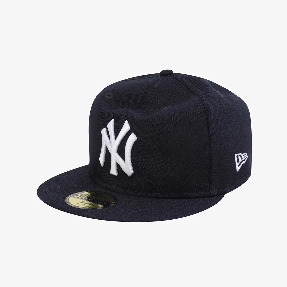 Pictured is this MLB 59FIFTY Day New York Yankees 59FIFTY Fitted cap in navy. 10